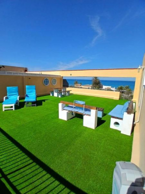 Penthouse 80qm, zusätzlich 80 qm private Terrasse, 60 m zum Strand